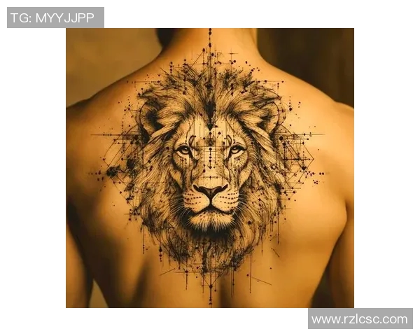 足球明星背部狮子纹身揭示力量与勇气的象征意义